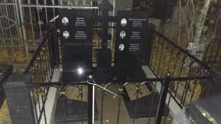 Мемориальный комплекс «Семейный» с крестом
