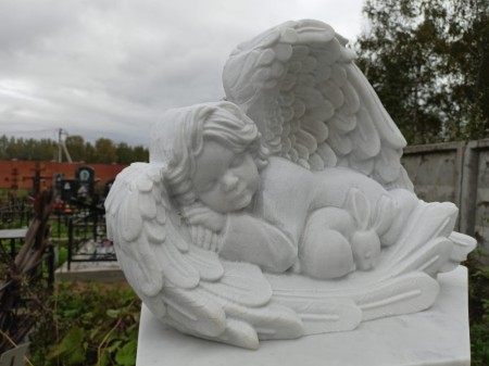 Мемориальный комплекс с ангелом